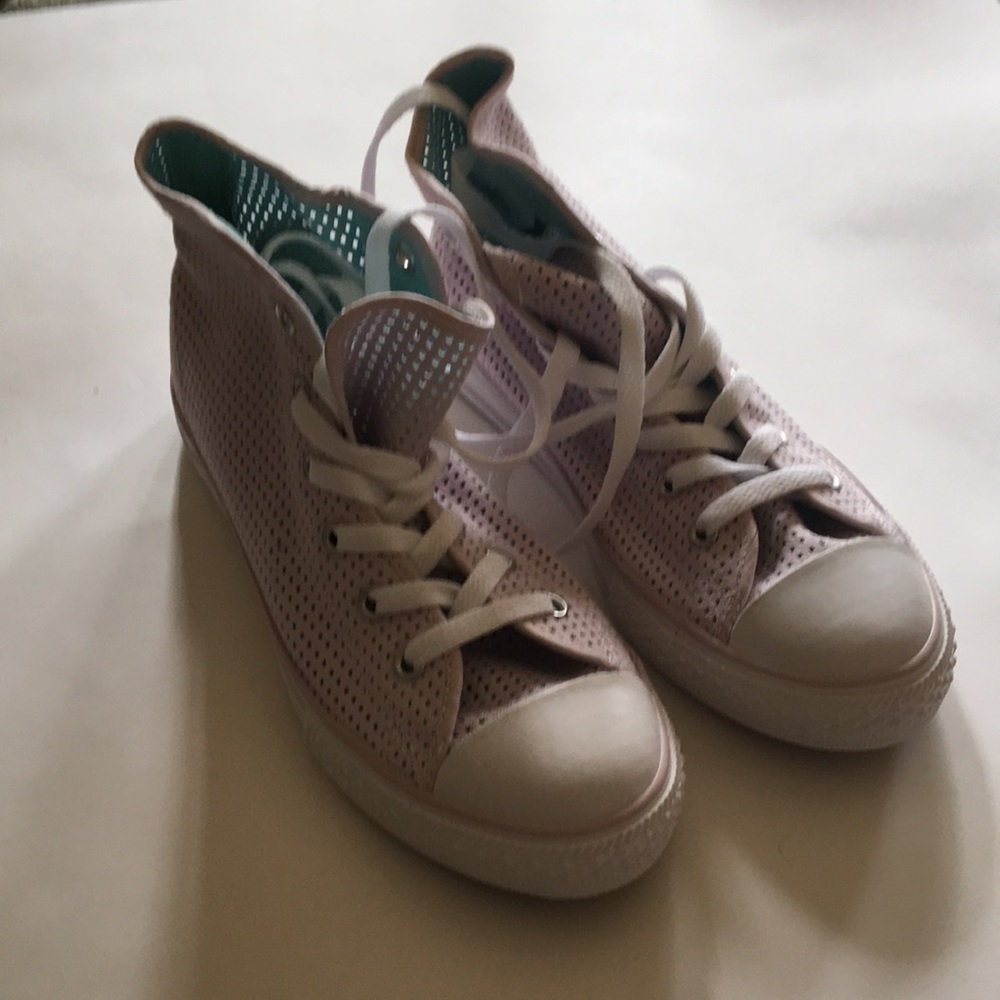 never worn high top converse. come in box